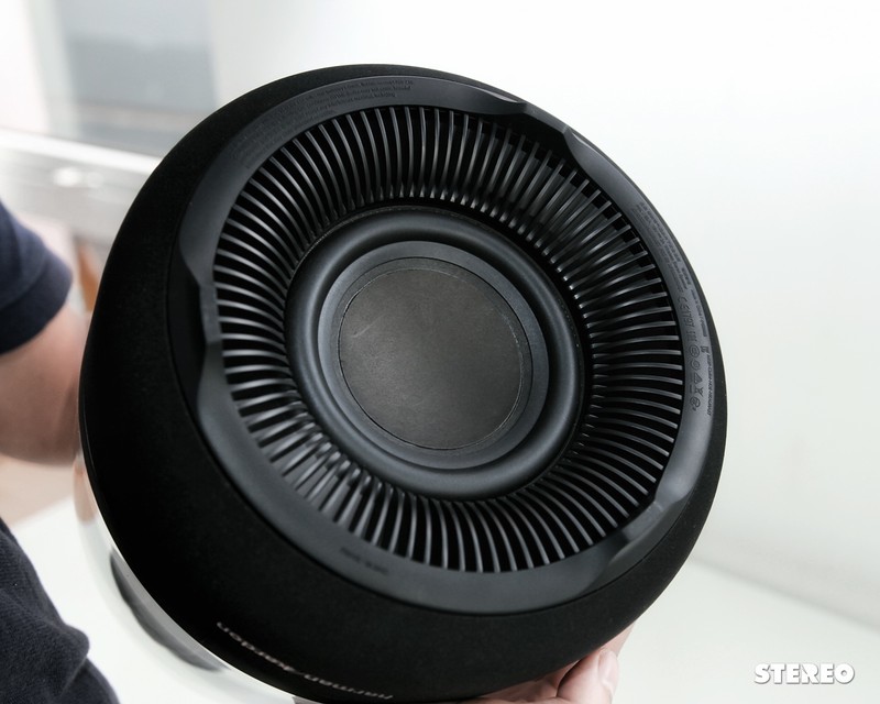 Đ&aacute;nh gi&aacute; loa Harman/Kardon Aura Studio: tốt gỗ tốt cả nước sơn
